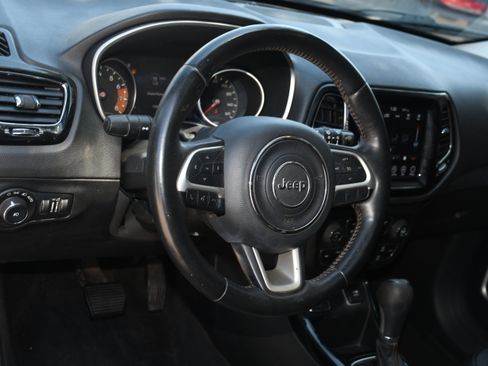 Used 2018 Jeep Compass Limited w/ Navigation Group FWD image 9
