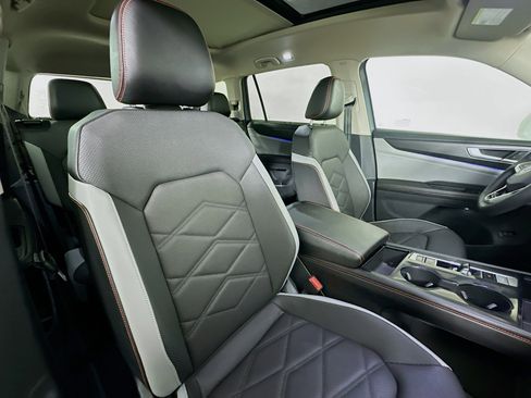 Used 2024 Volkswagen Atlas Peak Edition SEL image 29