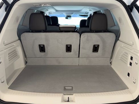 Used 2024 GMC Acadia Denali w/ Super Cruise Package image 7