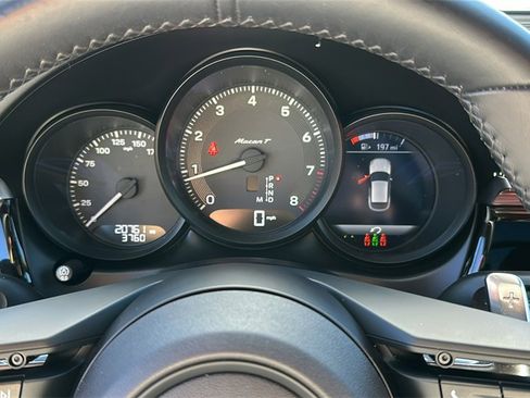 Used 2024 Porsche Macan Turbo image 15