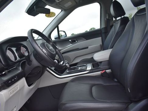 Used 2024 Kia Carnival LX FWD image 20