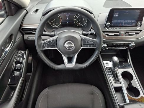 Used 2023 Nissan Altima 2.5 SV FWD image 11