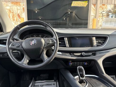 Used 2020 Buick Enclave Essence image 23