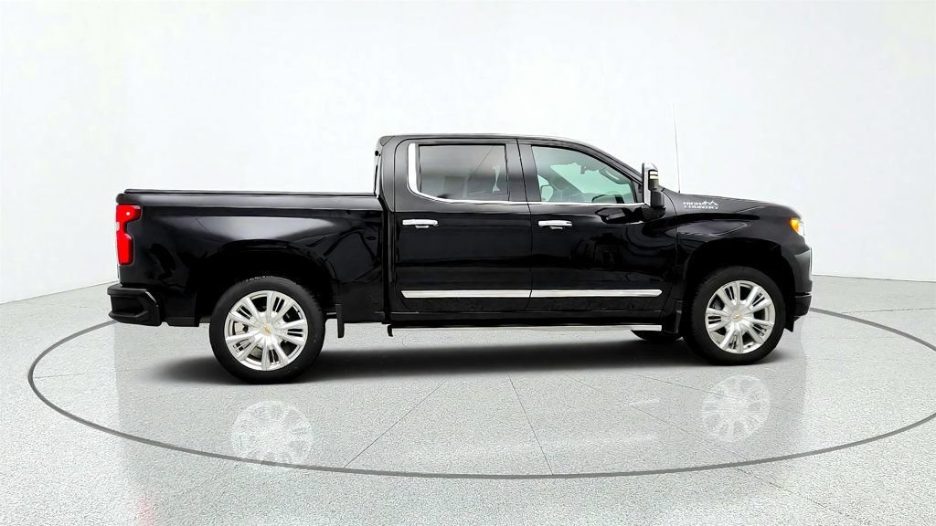 Used 2026 Chevrolet Silverado 1500 High Country w/ High Country Premium Package AWD/4WD image 4