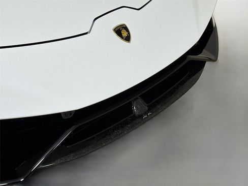 Used 2018 Lamborghini Huracan image 33