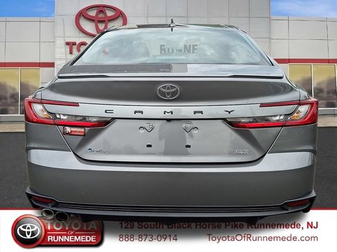 Used 2025 Toyota Camry SE FWD image 5