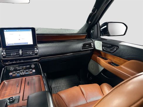 Used 2019 Lincoln Navigator Reserve image 26