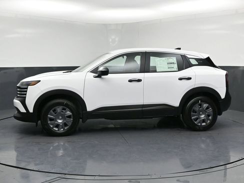 New 2026 Nissan Kicks S image 2