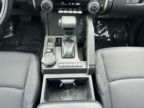 Used 2025 Toyota Tacoma SR AWD/4WD image 25