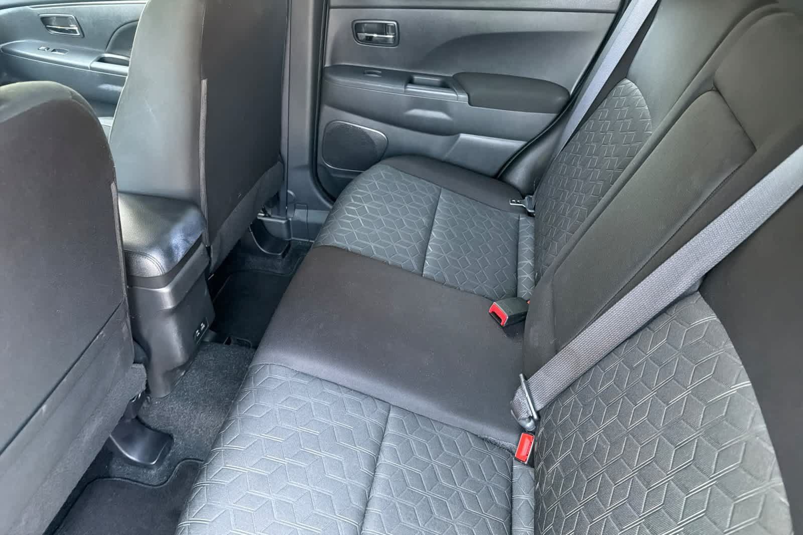 Used 2025 Mitsubishi Outlander Sport LE AWD/4WD image 4