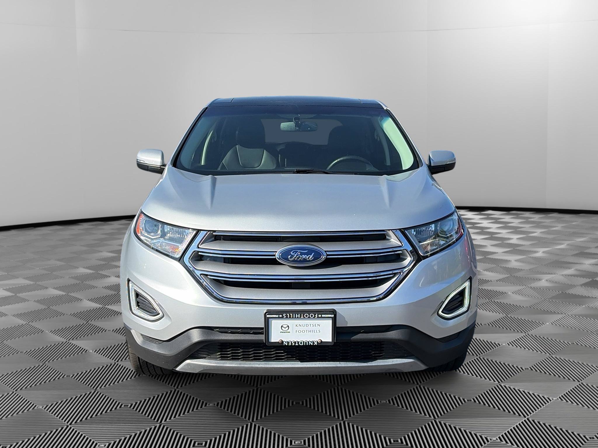 Used 2018 Ford Edge Titanium w/ Equipment Group 301A AWD/4WD image 2