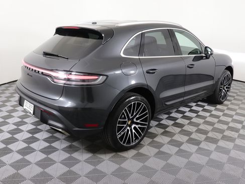 Used 2025 Porsche Macan image 9