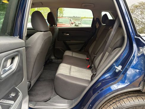 Used 2025 Nissan Rogue SV FWD image 28
