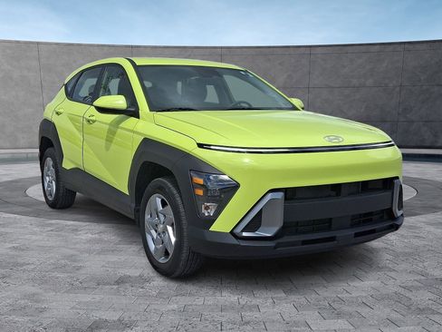 Certified 2025 Hyundai Kona SE AWD/4WD image 2