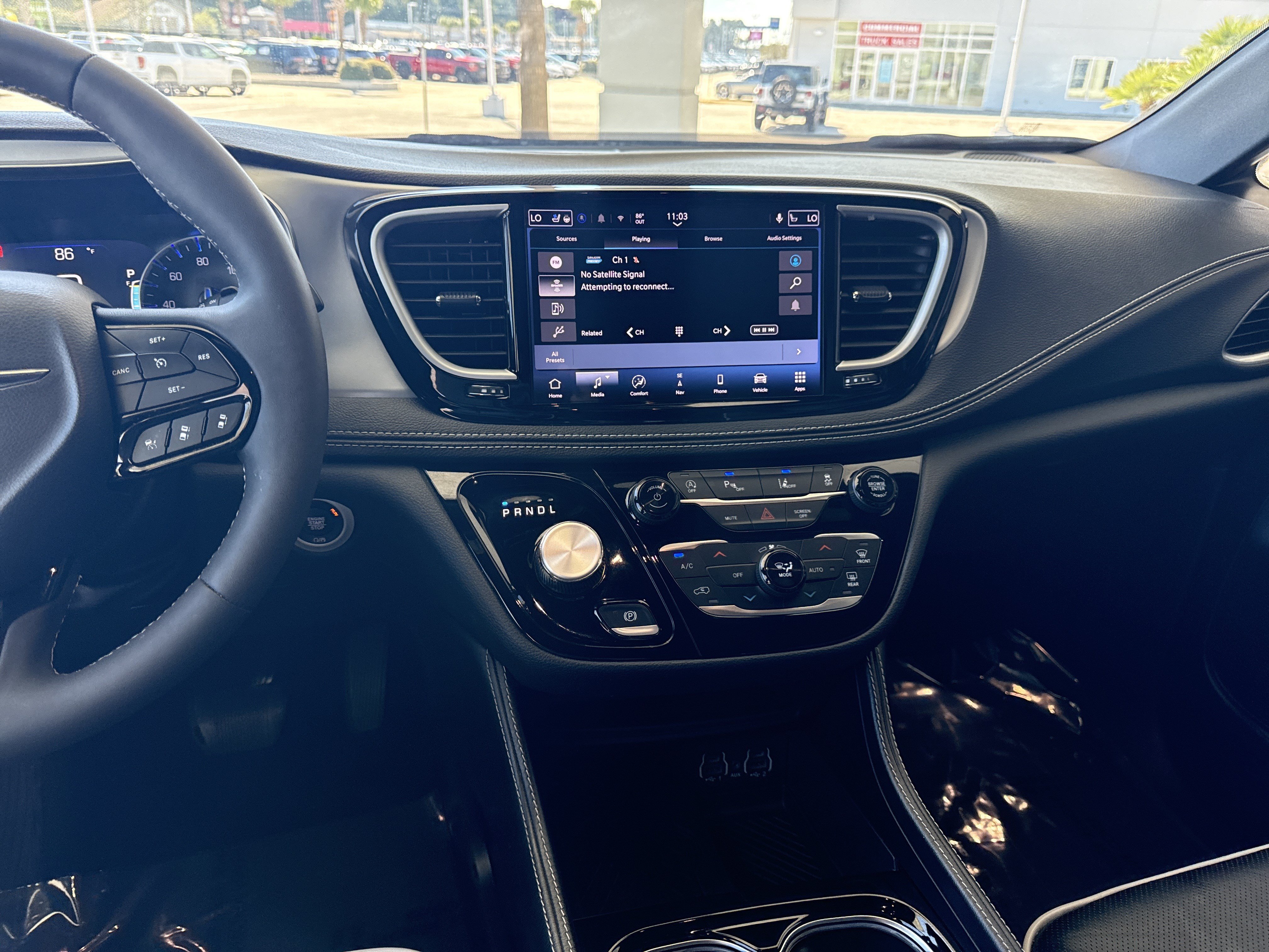 Used 2025 Chrysler Pacifica Limited FWD image 29