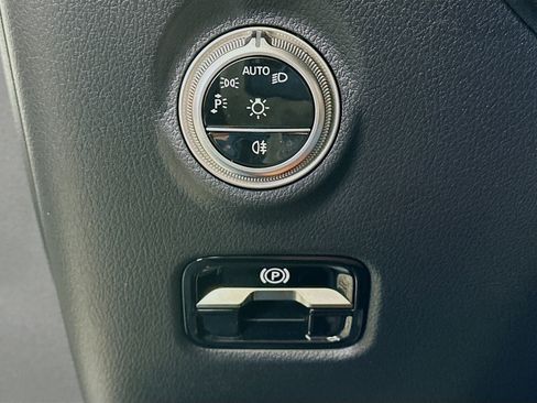 Used 2025 Mercedes-Benz C 300 Sedan image 17