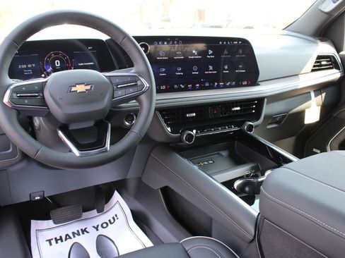 New 2026 Chevrolet Suburban Premier image 25