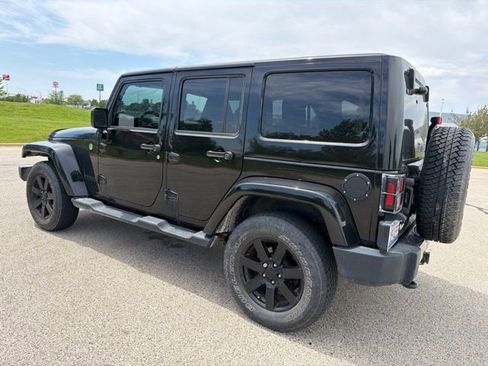 Used 2014 Jeep Wrangler Unlimited Sahara w/ Dual Top Group AWD/4WD image 2