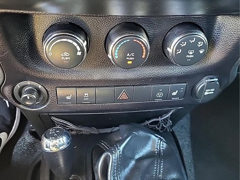 Used 2016 Jeep Wrangler Sahara AWD/4WD image 22