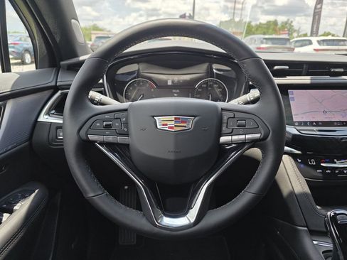 New 2025 Cadillac XT6 Premium Luxury image 14