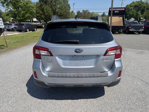 Used 2017 Subaru Outback 2.5i Premium AWD/4WD image 4