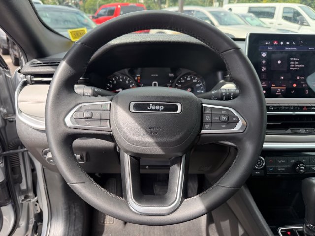Used 2025 Jeep Compass Limited AWD/4WD image 14