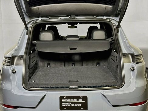 Certified 2024 Porsche Cayenne Turbo AWD/4WD image 24
