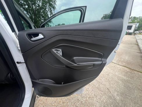 Used 2017 Ford Escape SE FWD image 19