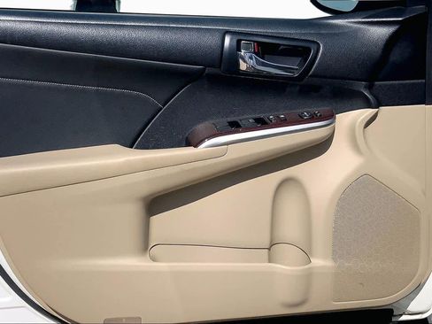 Used 2014 Toyota Camry XLE FWD image 21