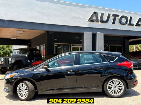 Used 2017 Ford Focus Titanium FWD image 4