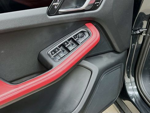 Certified 2023 Porsche Macan AWD/4WD image 20