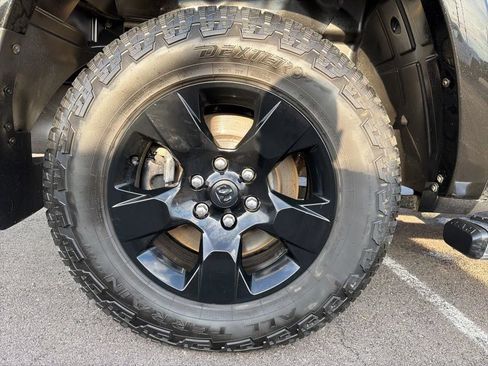 Used 2019 RAM 1500 Laramie AWD/4WD image 11