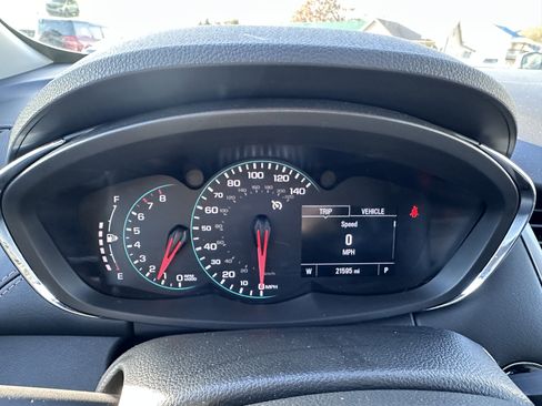 Used 2022 Chevrolet Trax LT w/ LT Convenience Package image 12