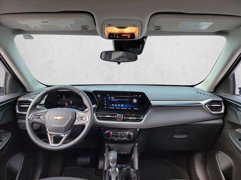 Used 2024 Chevrolet TrailBlazer LT w/ LT Cold Weather Package FWD image 14