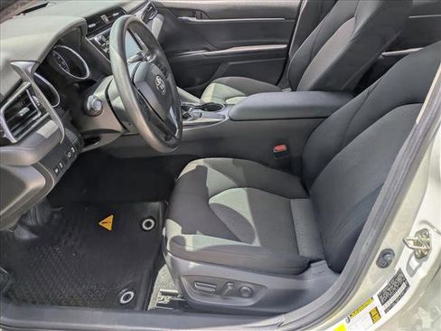 Used 2020 Toyota Camry LE FWD image 13