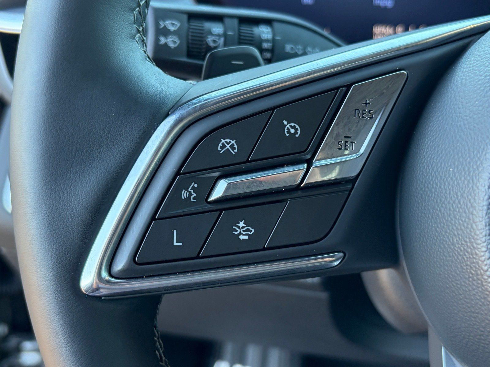 Used 2025 Buick Enclave Sport Touring w/ Power Package FWD image 25