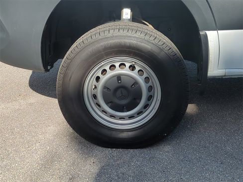 Used 2024 Mercedes-Benz Sprinter 2500 image 11