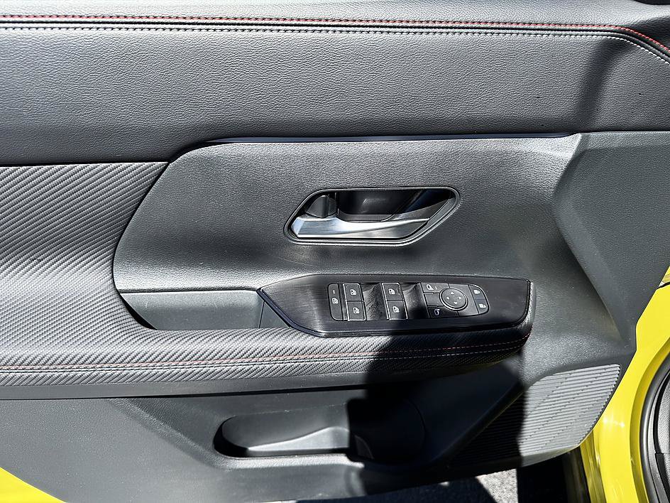 Used 2025 Nissan Kicks SR AWD/4WD image 9