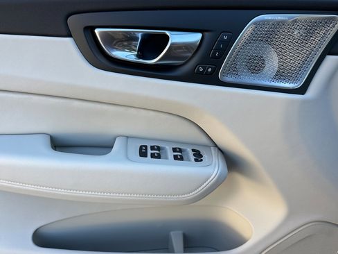 New 2026 Volvo XC60 B5 Ultra image 9