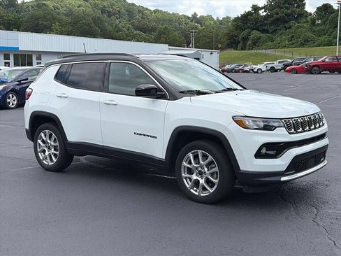Used 2025 Jeep Compass Limited AWD/4WD image 5