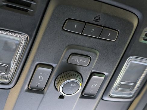 Used 2024 Chevrolet Tahoe Z71 w/ Luxury Package image 37