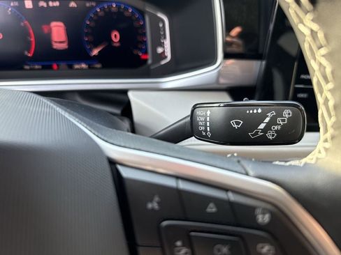 New 2025 Volkswagen Taos SEL image 22