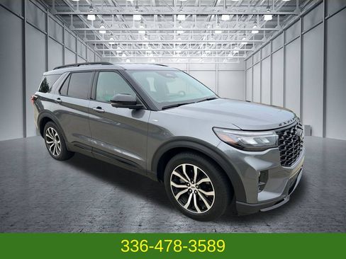 Used 2025 Ford Explorer ST-Line w/ Premium Package RWD image 7