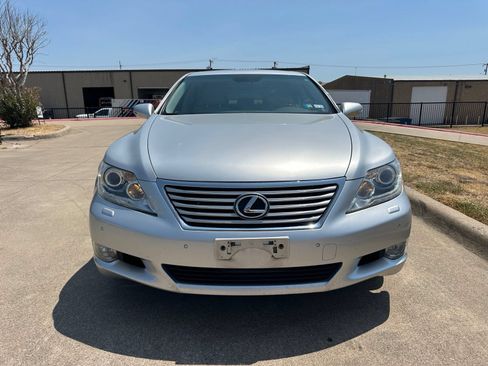 Used 2010 Lexus LS 460 w/ Comfort Pkg RWD image 2
