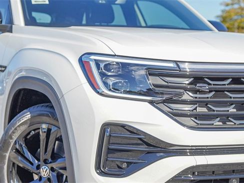 New 2026 Volkswagen Atlas Cross Sport SEL R-Line image 3