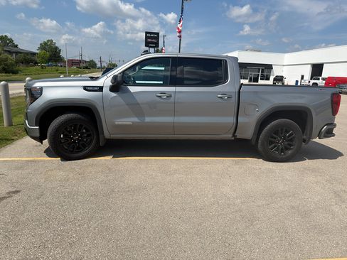 Used 2023 GMC Sierra 1500 Elevation AWD/4WD image 3