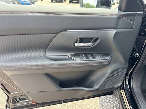 New 2025 Nissan Kicks SR image 19