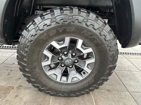 Used 2021 Toyota Tacoma TRD Off-Road w/ Technology Package AWD/4WD image 35