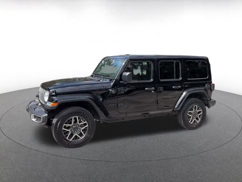 Used 2025 Jeep Wrangler Unlimited Sahara AWD/4WD image 7