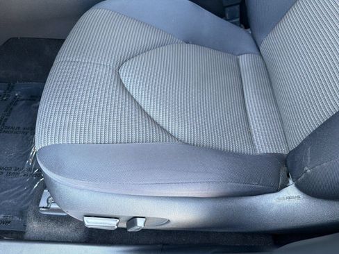 Used 2025 Toyota Highlander LE FWD image 14
